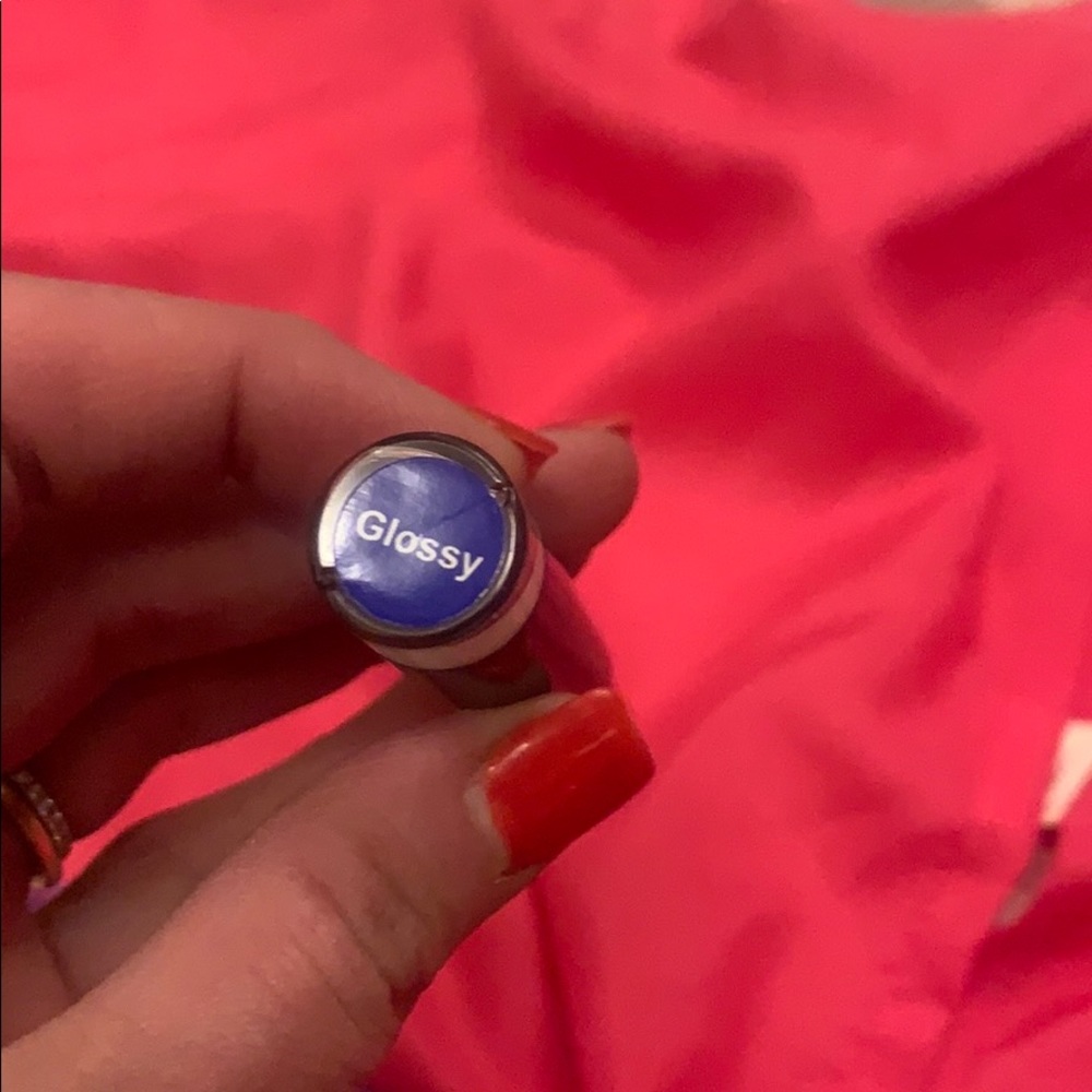 Glossy gloss